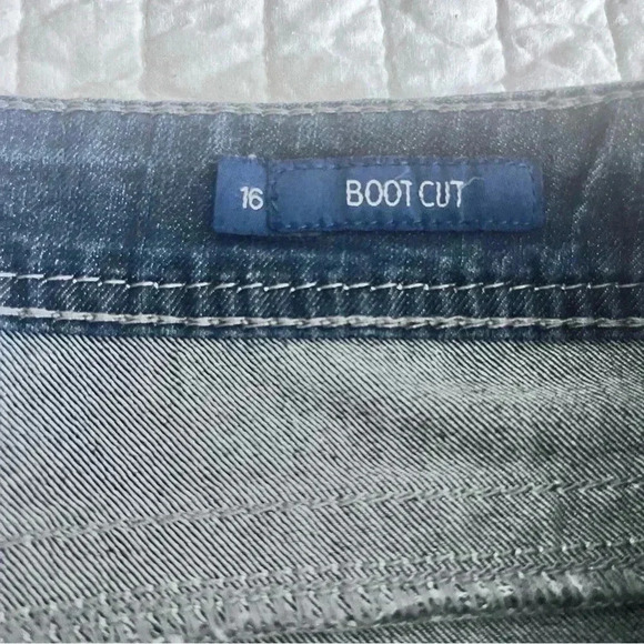 Seven 7 boot cut size 16 woman’s jeans, embellished back pocket dark wash - Picture 8 of 9
